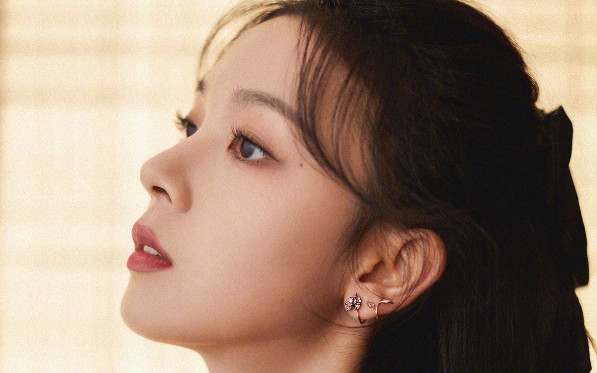 尼古拉·西尔维斯特里在男子撑杆跳中获得银牌,尼古拉维奇拳击